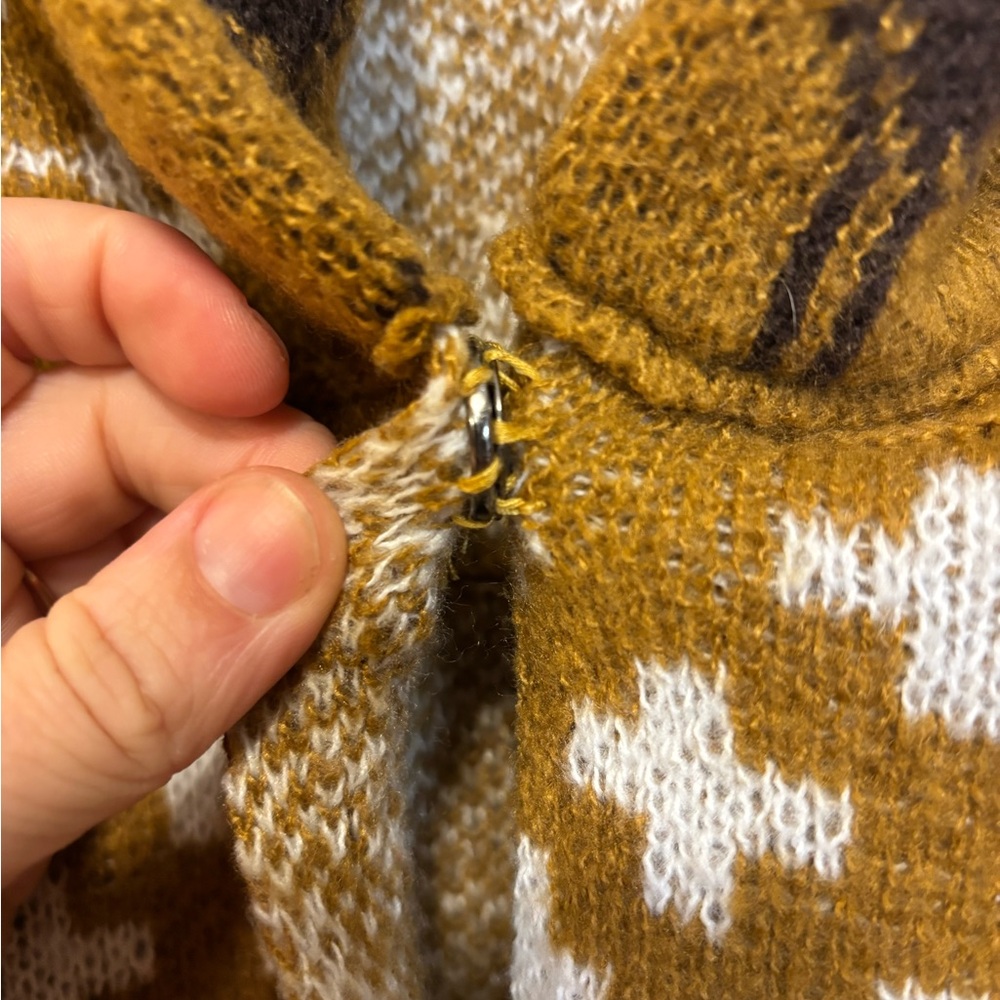 Geometric Patterned Mountain Collar Sweater - image 2